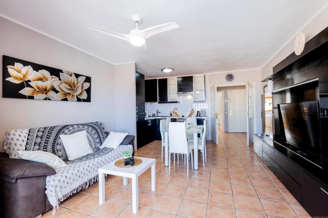 21 C Bouganvillas Apartment